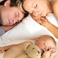 Кооперативный сон малыша с родителями: за и против  Малыши и материнство