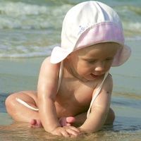 Малыш на пляже